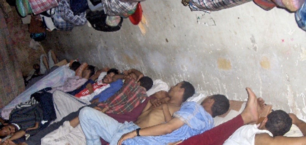 Presos españoles en el extranjero: dormir atado a una columna por no